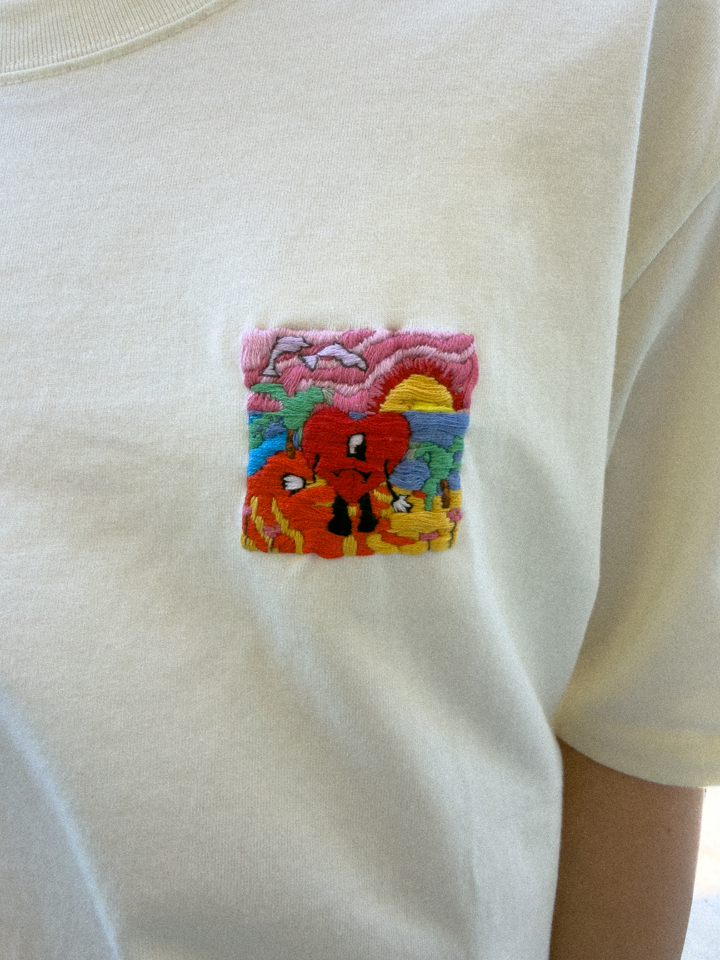Un Verano Sin Ti — Embroidery detail